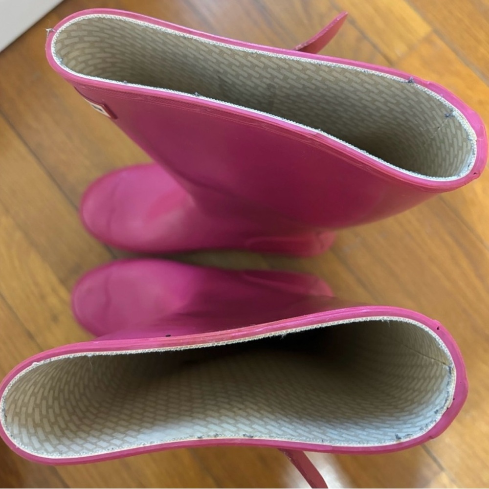 π§οΈπ Hunter Tall Glossy Rain Boots β Hot Pink | Womenβs 6 ππ§οΈ - Picture 3 of 7
